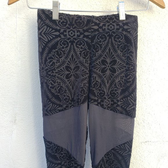 Blackmilk Burned Velvet Sheer Spartan Leggings - Picture 7 of 8
